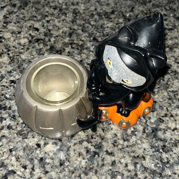 Yankee candle Sophia the masked cat halloween NWT! - Picture 2 of 4